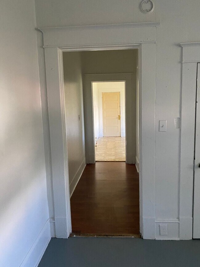 Building Photo - Highland Duplex