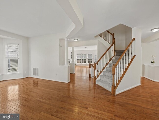 Foto del edificio - 43103 Lake Ridge Pl