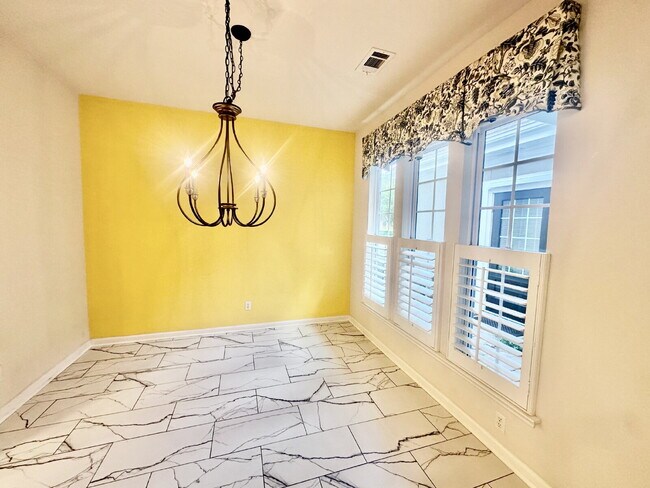 Building Photo - Spacious Updated Home in Sun City!