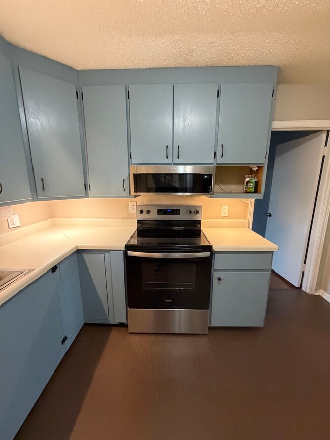 Building Photo - 2313 Ingleside Dr