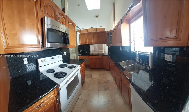 Foto del edificio - 2675 Parkview Dr S