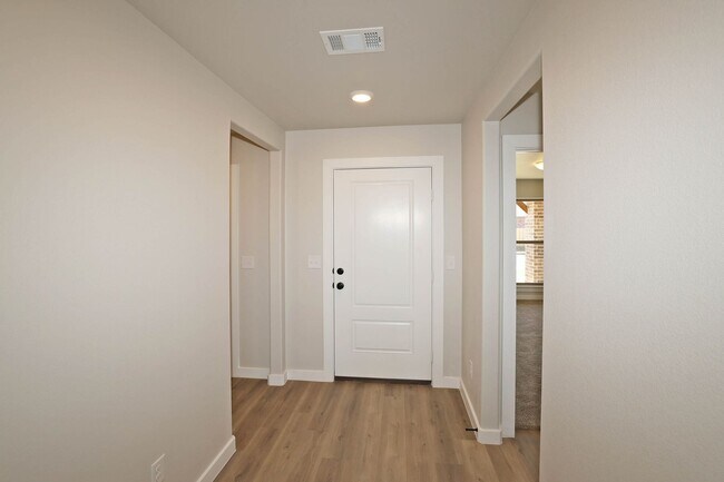 Foto del edificio - 9704 Firewood Ln