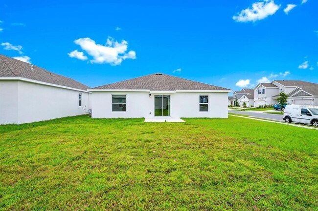 Foto del edificio - 4057 Ambrose Ave