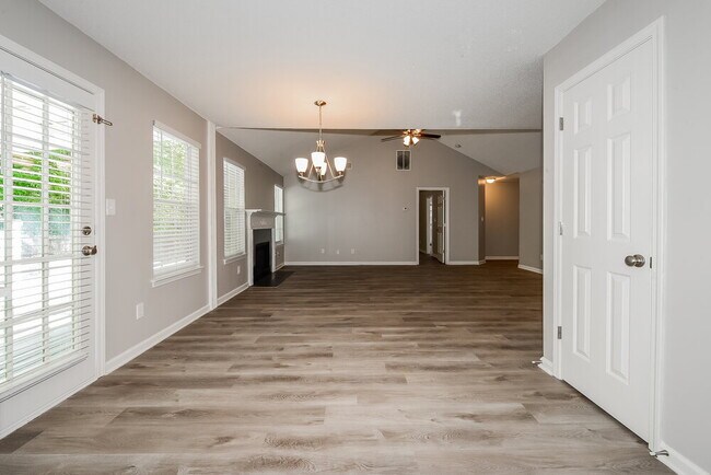 Foto del edificio - 2860 Highland Hill Pkwy