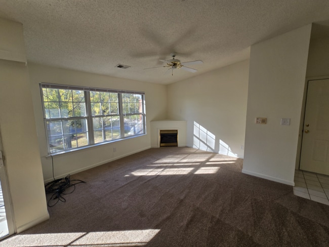 Foto del edificio - 810 Brassie Ln