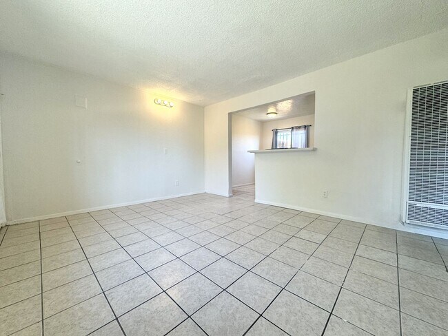 Foto del edificio - AVAILABLE NOW!! 2 Bed / 1 Bath Apartment in Palm Springs!!