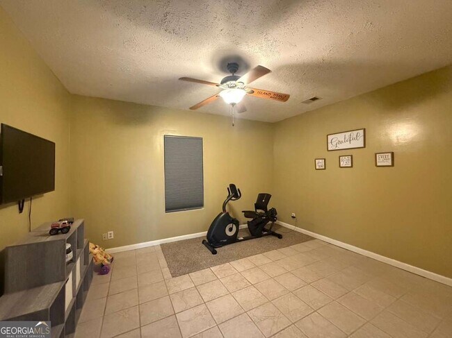 Building Photo - 619 Olmstead Dr