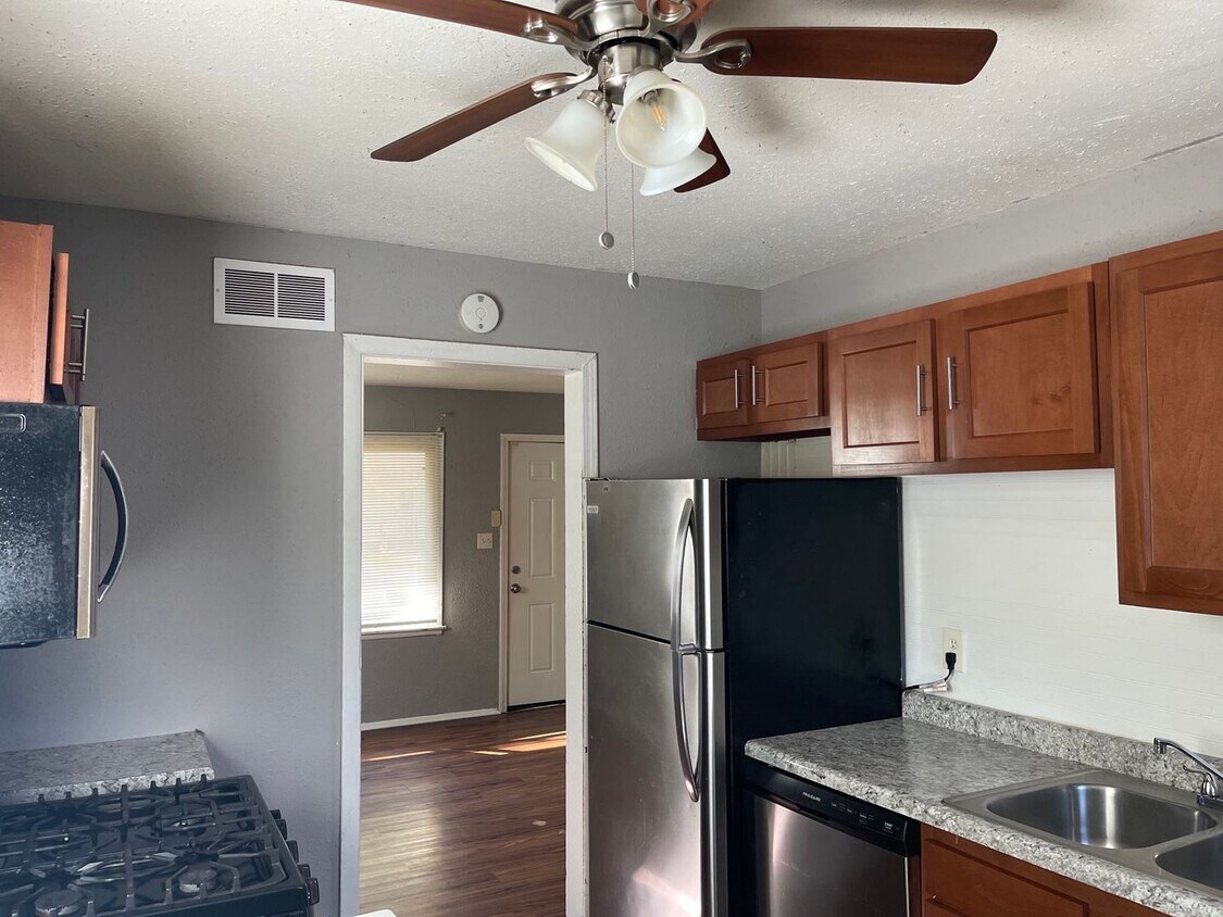 Foto del edificio - 908 Gregory Dr