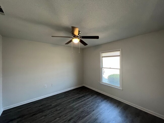 Building Photo - 140 Lanier Dr