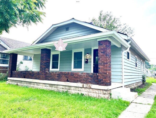 Photo - Warm and Welcoming 3 Bedroom 2 Bath Bungalow in a prime location!!! House