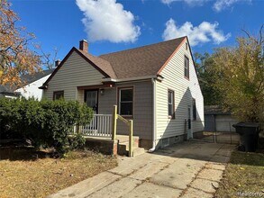 Building Photo - 20084 Greenview Ave