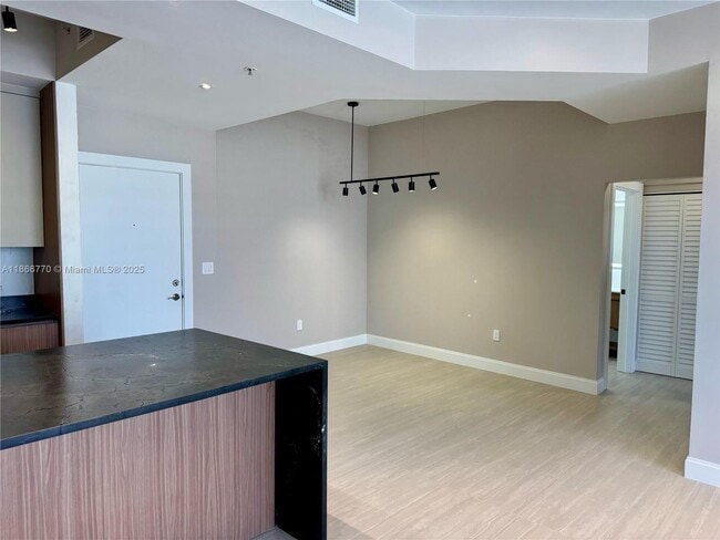 Foto del edificio - 2775 NE 187th St