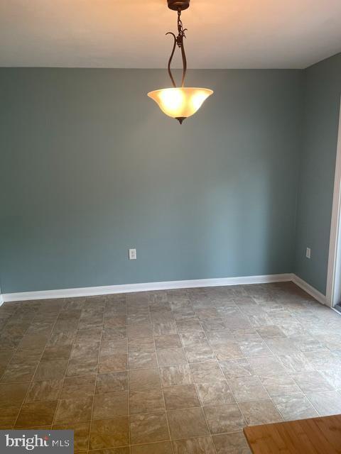 Building Photo - 802 Hills Dr
