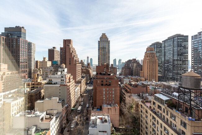 Foto del edificio - 300 E 51st St