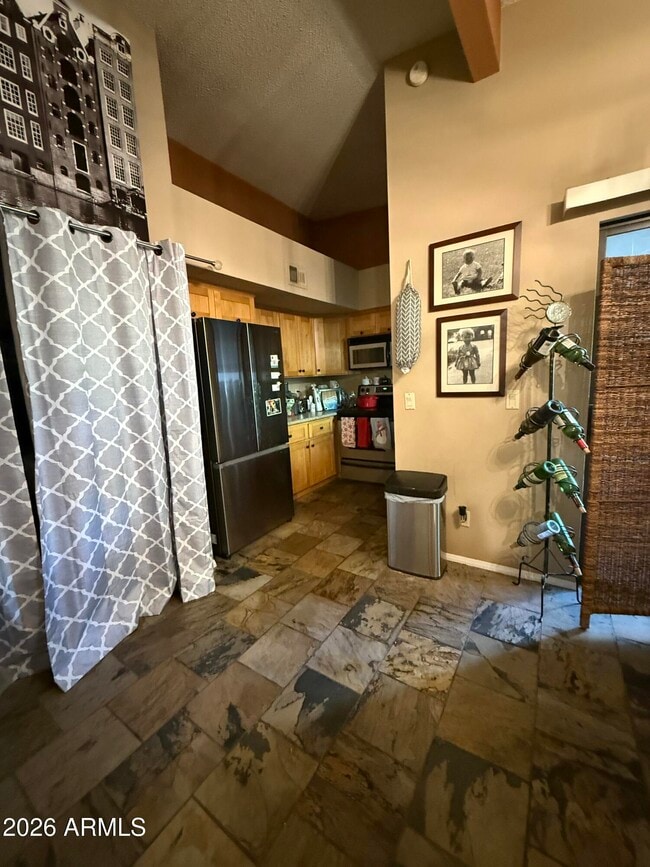 Building Photo - 7300 N Dreamy Draw Dr