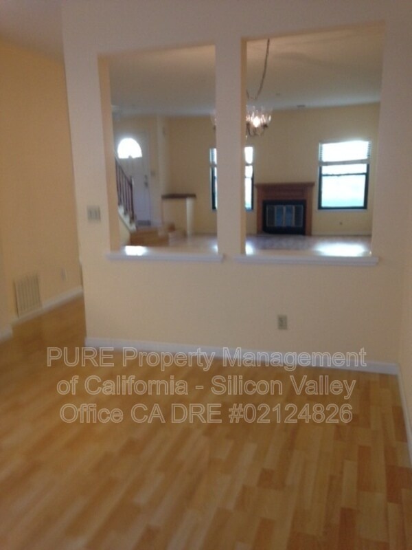 Building Photo - 967 La Mesa Terrace