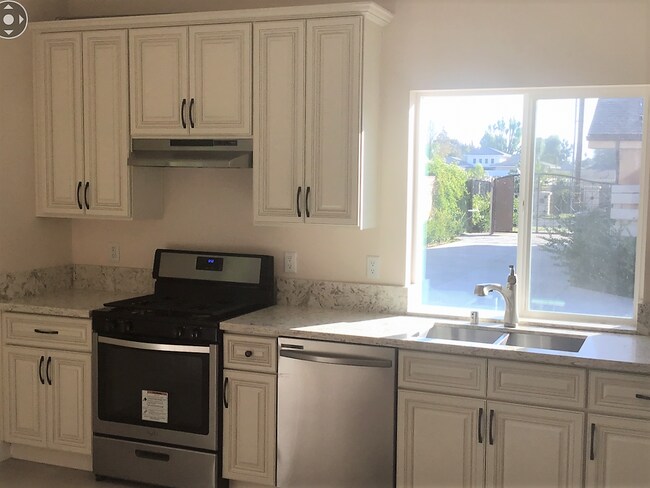 Kitchen - 9233 Vanalden Ave