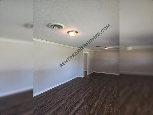 Foto del edificio - 4405 Wedgmont Cir S