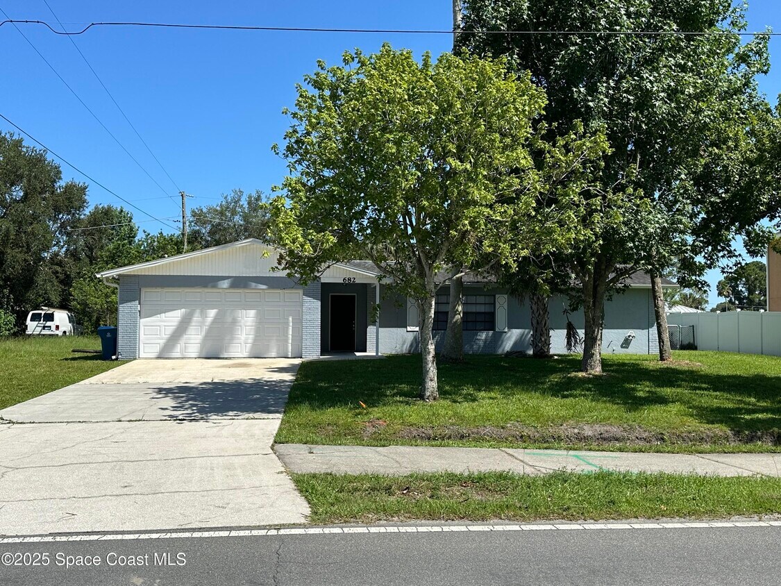 Foto principal - 682 Americana Blvd NE