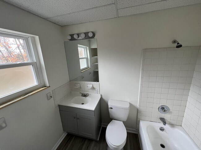 Foto del edificio - 209 N Woodland Dr