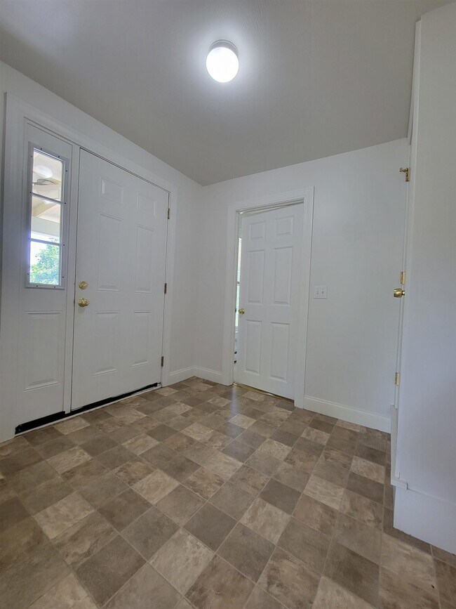 Building Photo - 21 Perley Ave