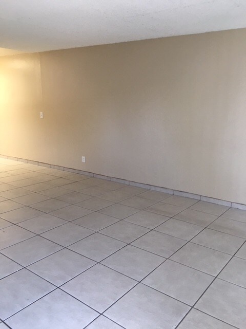 Foto del edificio - 5671 Burnham Ave