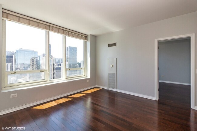 Foto del edificio - 33 W Ontario St