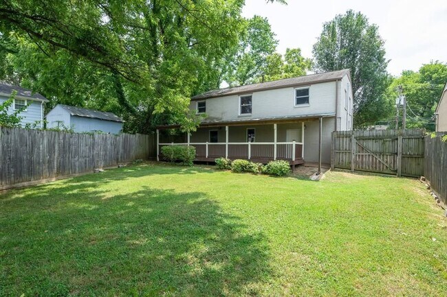 Foto del edificio - 6104 Nashua Ave