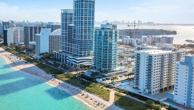 Foto del edificio - 6917 Collins Ave