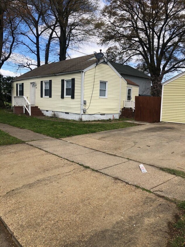 Primary Photo - Cozy Three Bedroom One Bath Home in Lincol...