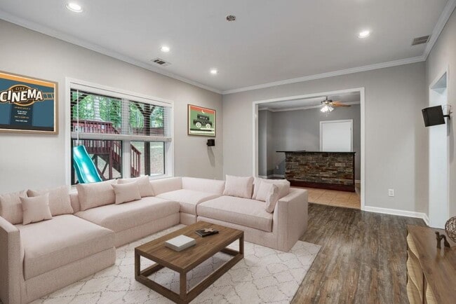 Foto del edificio - 3687 Vine Spgs