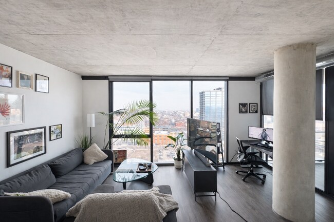 Building Photo - 156 N Elizabeth St