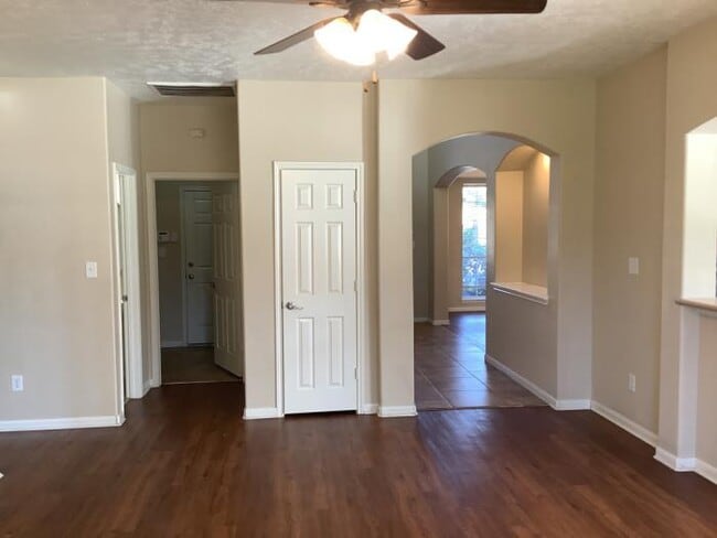 Building Photo - 4 bedroom in Highlands TX 77562