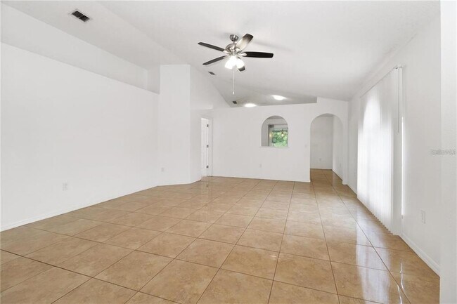 Foto del edificio - 10437 Opus Dr