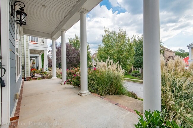 Building Photo - Luxurious Executive Row House in Northeast Fayetteville! Lawn care included!