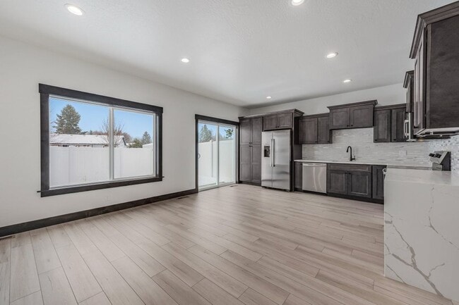 Building Photo - Brand New 3 bed 2.5 townhome