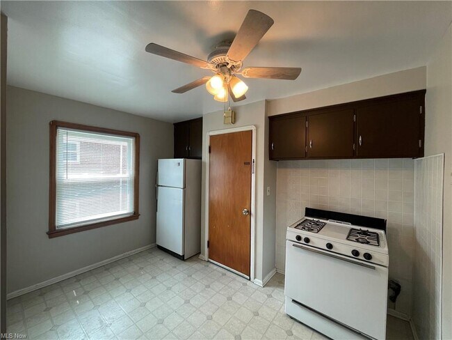 Foto del edificio - 6369 Ridge Rd
