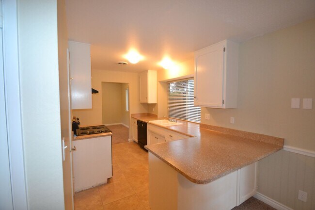 Building Photo - 5001 Waterbury Way