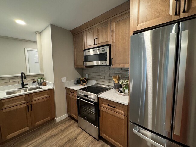 Foto del edificio - Beautiful One Bedroom Condo - HEAT INCLUDED!!