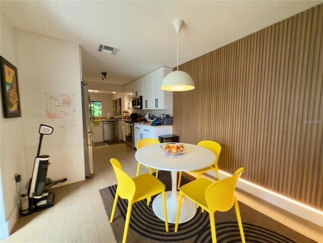 Foto del edificio - 8113 Breeze Cove Ln