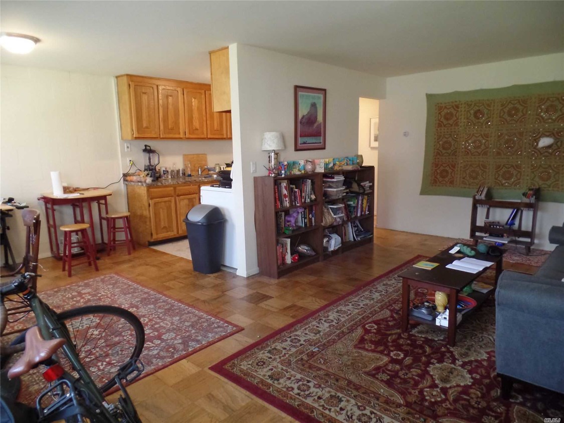Primary Photo - 1233 Melville Rd