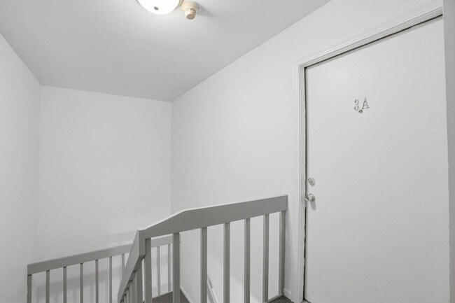 Building Photo - 209 W Ct of Shorewood