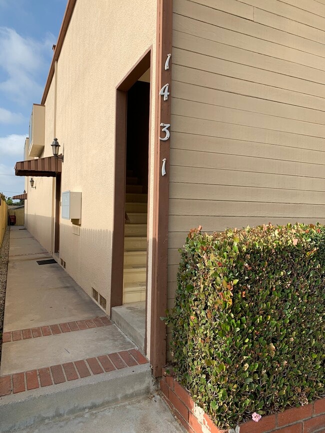 Building Photo - 1431 Manhattan Beach Blvd