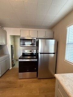 Building Photo - Beautifully renovated single story 2b/1b