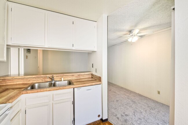 Foto del edificio - 7506 Parkway Dr