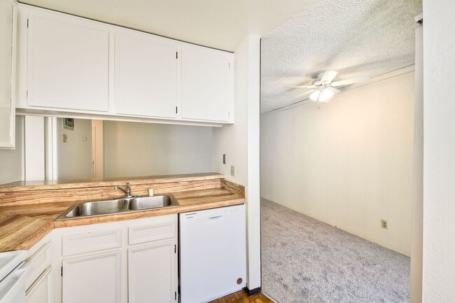 Building Photo - 7506 Parkway Dr