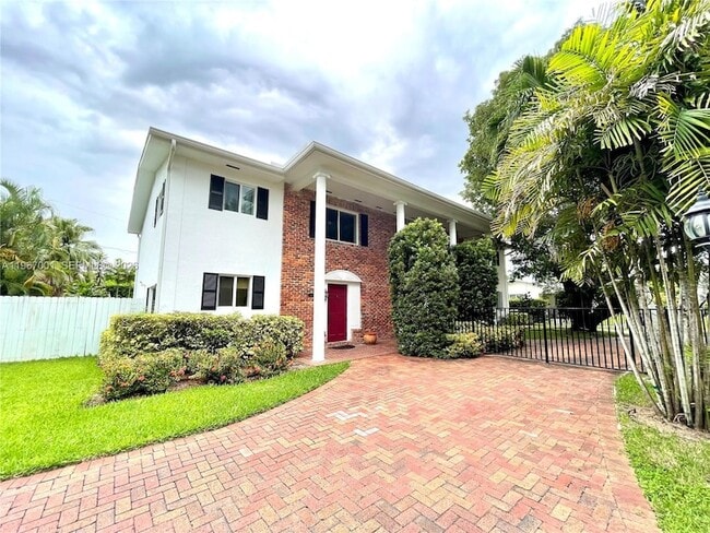 Building Photo - 10672 SW 77th Ave