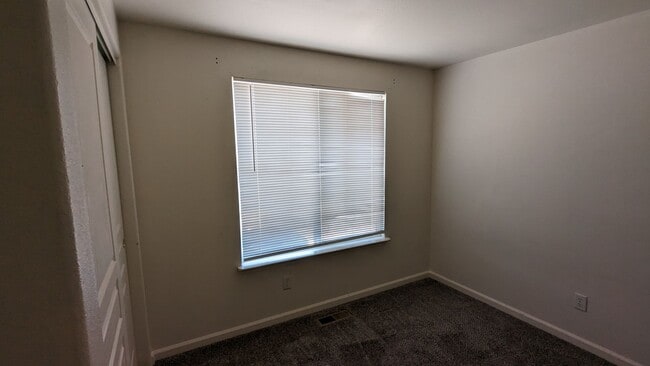 Foto del edificio - 4 bedroom 2 bath home in Fallon!!