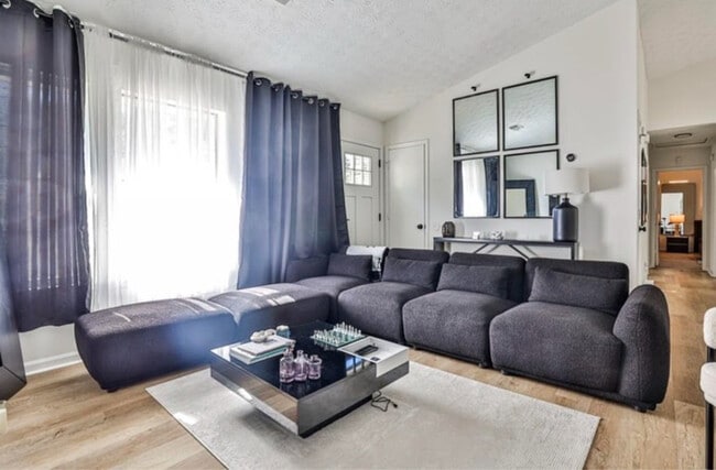 Foto del edificio - 3915 Basil Wy SW