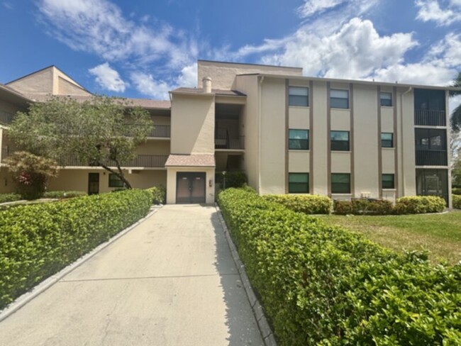 Building Photo - Gorgeous 2BR/1BA Condo in Cross Creek  Gol...